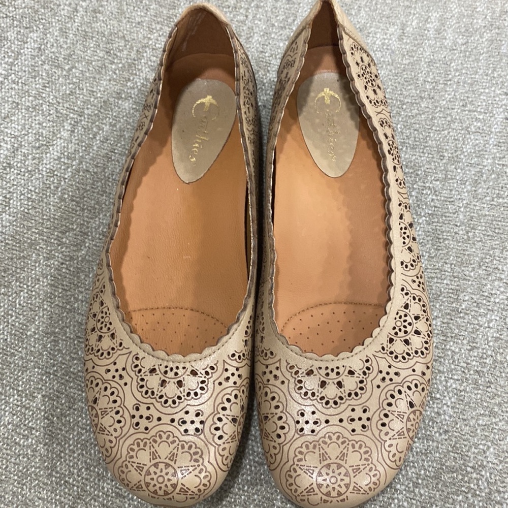 Earthies leather flats Bindi Size 10B